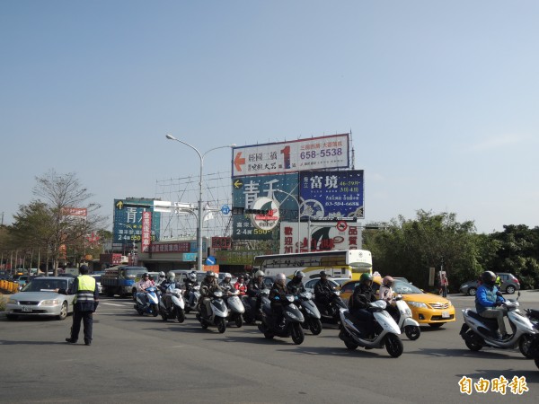 新竹市慈雲路與公道五每到尖峰時段的車流量驚人，市府將設置智慧型偵測感應裝置，將可減少車輛停等時間。（記者洪美秀攝）