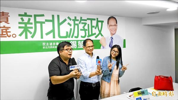 民進黨新北市長參選人游錫堃於昨日晚間參加「市長凍蒜」線上直播活動。（記者陳彥鈞攝）