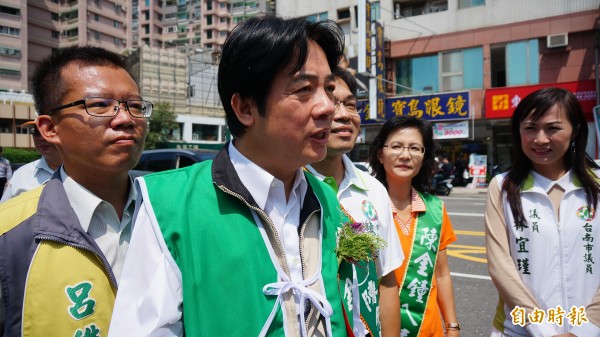 賴清德現身與東區市議員參選人陳金鐘的聯合競選總部。（記者黃欣柏攝）