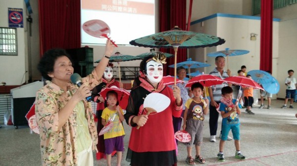 今天是九九重陽節，全國樂齡學習中心在重陽週安排各種活動，幫助長者活到老、學到老。（教育部提供）