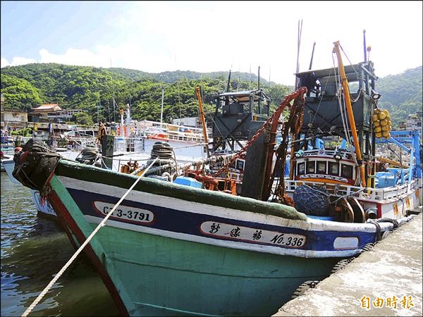 南方澳僅存一組只從事烏魚捕撈的巾著漁法船隊。(記者楊宜敏攝) 南方澳僅存一組只從事烏魚捕撈的巾著漁法船隊。(記者楊宜敏攝)