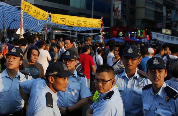 香港佔中行動持續進行，華爾街日報也報導，中國在佔中事發後，派遣大量人力到香港，監控示威行動。（路透）