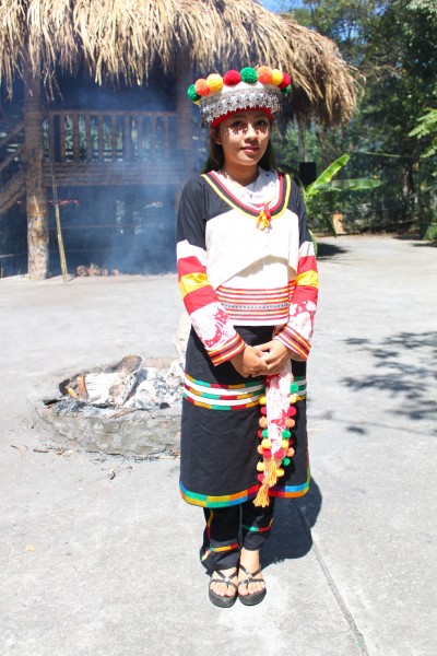 卡那卡那富族傳統服飾。(記者陳祐誠攝) 卡那卡那富族傳統服飾。(記者陳祐誠攝)