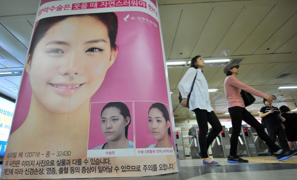 南韓整形人口多，每年也吸引許多外國人到南韓整形，資料顯示，去年整年就有24075名外國人到韓整形。（法新社）