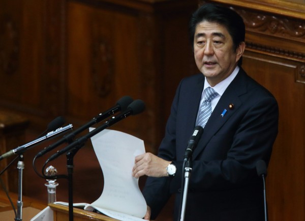 日本經濟新聞和東京電視台在10月24日到26日針對日本首相安倍晉三內閣進行了民調，發現安倍內閣支持率再次來到新低點，達到了48%，不支持率則是來到了36%。（彭博社）