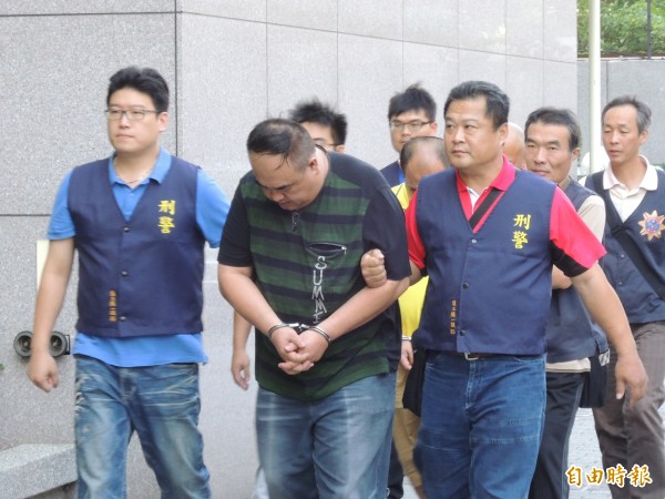 男子余昱胤等3人被送辦。(記者邱俊福攝) 男子余昱胤等3人被送辦。(記者邱俊福攝)