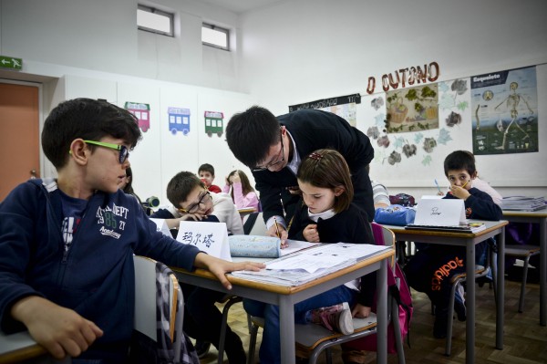 若達馬德拉孩童學習中文成效佳，葡萄牙政府將推廣至全國。（法新社）