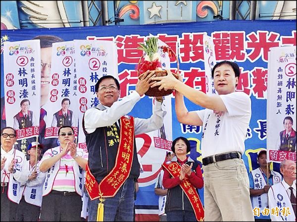 林明溱連日來在各鄉鎮市陸續成立競選服務處，並提出觀光藍圖等政策主張。（記者陳信仁攝）