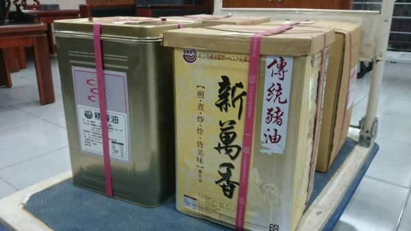 北海、協慶兩公司涉嫌將不可食用油及飼料油，混充在自製或購買的食用油內，再精製成1275噸食用豬油等產品，以「新萬香豬油」、「北海精製油」等品牌銷往各大下游廠商轉製成各類食品。 （資料照，記者黃文鍠攝）