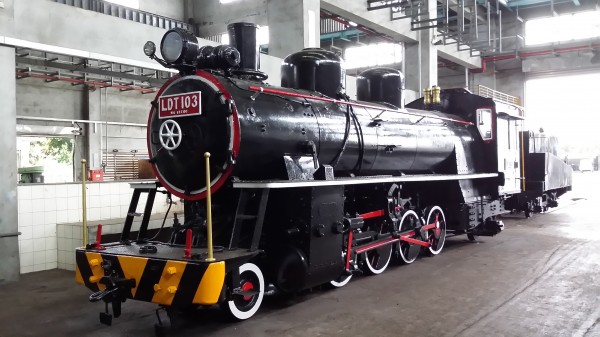 蒸汽機車LDT103，最近重新油漆粉刷得漂漂亮亮，週三準備「回娘家」。（花蓮縣文化局提供）