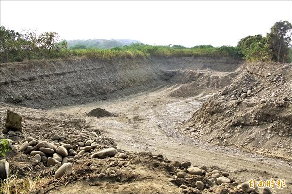 美濃農地挖巨洞大峽谷再現 地方 自由時報電子報