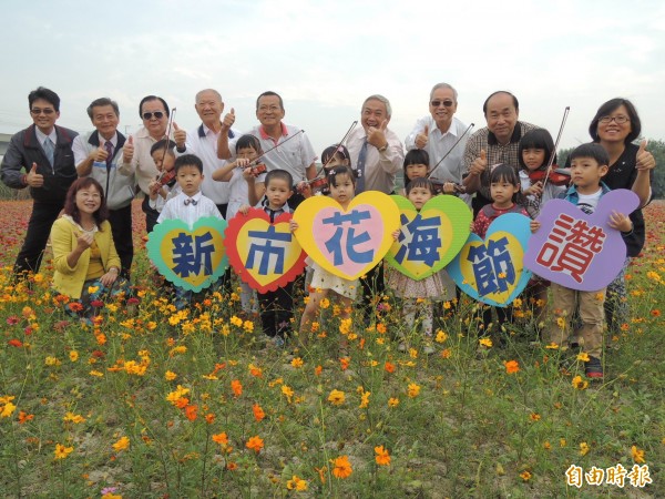 佔地17公頃的新市花海節，邀請民眾一起賞花、漫遊花田間。（記者林孟婷攝）