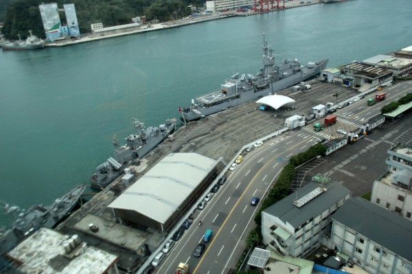 基隆港東岸軍港碼頭。（記者林欣漢攝）