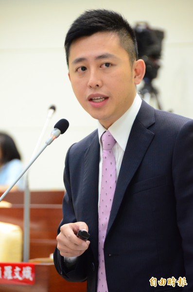 蔡仁堅提告禁止民進黨新竹市長提名人林智堅（如圖）參選案，民進黨新竹市黨部晚間發出新聞稿表示台北地院已裁定駁回。（記者蔡彰盛攝）