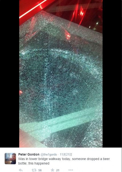 網友PO出玻璃步道碎裂的照片，他表示，當天僅是啤酒瓶掉落，竟能砸碎步道，安全令人擔憂。（圖取自Peter Gordon推特）