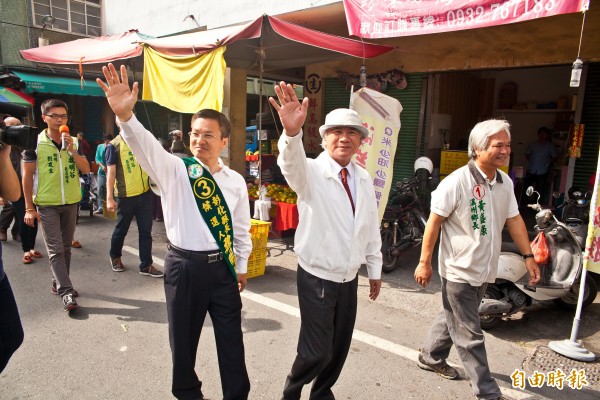 林義雄輔選彰化縣長候選人魏明谷、溪州鄉長黃盛祿，林義雄說，這次彰化縣長選舉，是史上最容易抉擇的一次。（記者顏宏駿攝）