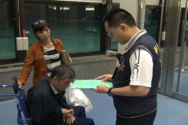 男子張珅宏被警方查緝到案。(記者邱俊福翻攝) 男子張珅宏被警方查緝到案。(記者邱俊福翻攝)