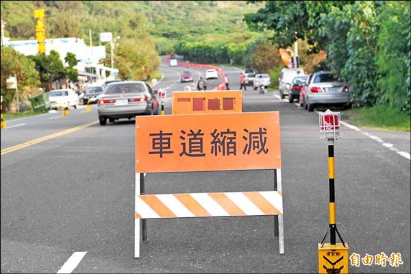 女機車騎士在墾丁香蕉灣路段摔成重傷，公路總局被判賠76萬多元。（記者蔡宗憲攝）