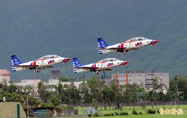 圖為我國空軍AT-3自強號噴射教練機。（資料照，記者張嘉明攝）