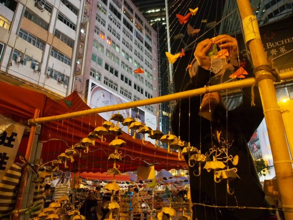 香港「佔中」爭真普選雨傘運動遍地開花，運動結束後，港人對「中國人」身份認同創新低。（圖擷自《SocREC 社會記錄頻道》臉書專頁） 