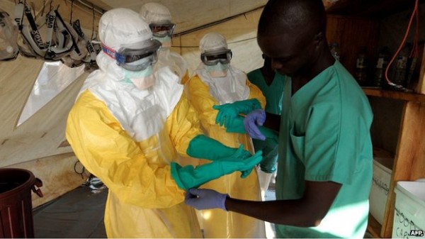 蘇格蘭出現伊波拉確診病例，英國當局也將持續追蹤赴西非協助治療的英國醫護人員。（法新社）