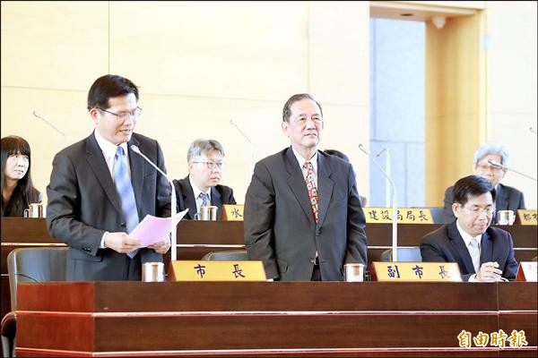 台中市長林佳龍昨天一一介紹他的副市長及局處長給議員認識。（記者唐在馨攝）