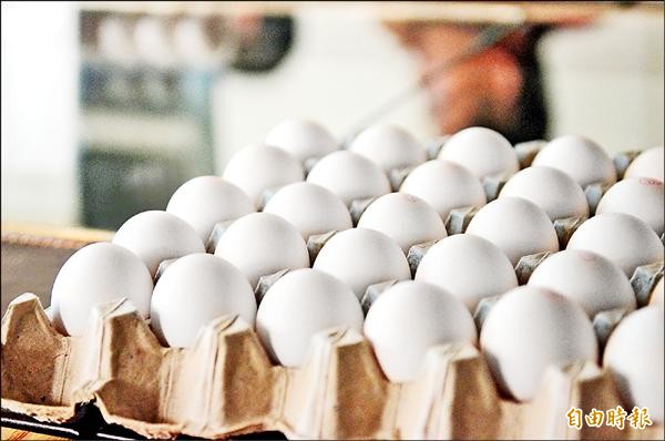 屏東大武山畜產開發公司，是國內數一數二、高規格的蛋雞養殖場，母雞產下的「莫札特音樂蛋」更銷售至香港。（記者邱芷柔攝）