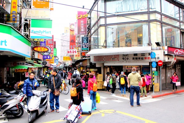 「公館商圈徒步區」的存廢，店家和住戶多半投下反對票。（資料照，記者郭逸攝）