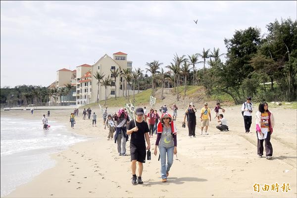 海岸管理法昨天三讀，海岸地區自然沙灘有公共通行權，不會再發生如美麗灣被旅館業者圍起來狀況。（資料照，記者張存薇攝）