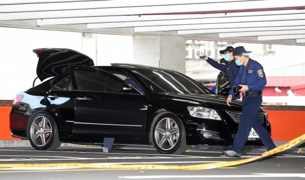 陳福祥犯下西門町峨嵋停車場雙屍命案。圖為警方封鎖現場進行勘驗。（資料照，記者羅沛德攝）