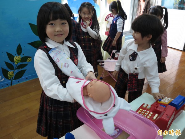 高雄第10座玩具夢想館，在前金幼兒園開張。（記者洪定宏攝）