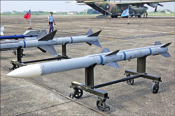 AIM120先進中程空對空飛彈