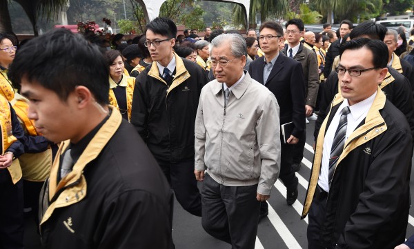 這次空難中，中央政府似乎神隱，未見中央抵達現場指揮調度，遭批神隱。（記者劉信德攝）