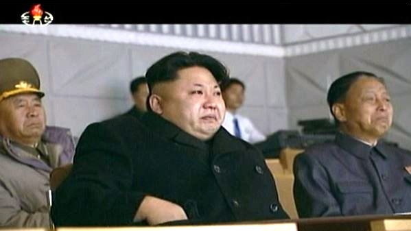 朝鮮中央電視台近日釋出北韓領導人落淚的片段。（圖擷取自微博）