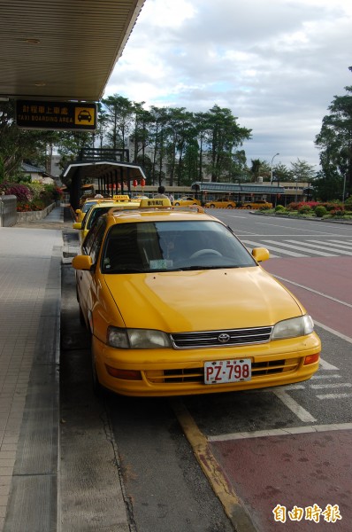 台東縣政府觀光旅遊處公布春節計程車收費標準。（記者張存薇攝）