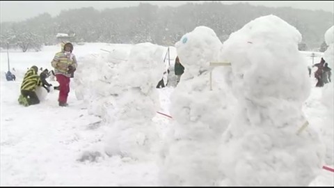 為慶祝北陸新幹線新路線開業，日本長野縣飯山市舉辦做雪人活動，挑戰金氏世界紀錄，最後成功以一小時1585個雪人打破紀錄。