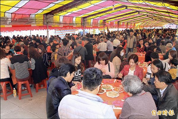 澎湖娘家宴蔚為風潮，今年新增鼎灣村，各地席開總數453桌。（記者劉禹慶攝）