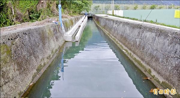 花蓮農田水利會在各水圳、溝渠廣設「水撲滿」，今年春耕用水沒有問題。（記者游太郎攝）