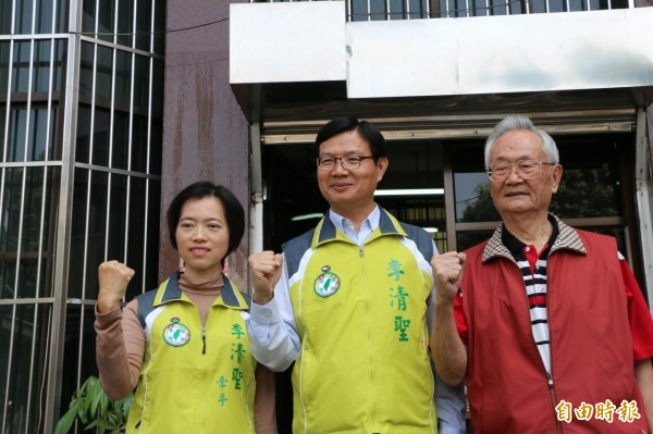 民進黨屏東縣黨部主委李清聖（中）投入立委提名初選。（記者侯承旭攝）