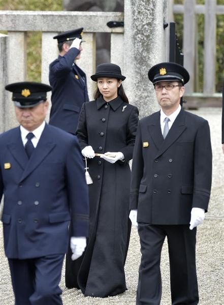 日本皇族文仁親王的次女佳子公主，在今天參拜了位於奈良縣的神武天皇陵。（圖擷取自產經新聞）