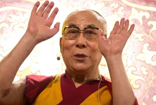 達賴喇嘛日前表示為了順應民主發展，希望在自己死後結束達賴喇嘛的轉世，藏傳佛教的信徒將不會再尋找下一任達賴喇嘛，結束達賴喇嘛轉世傳承。（法新社）