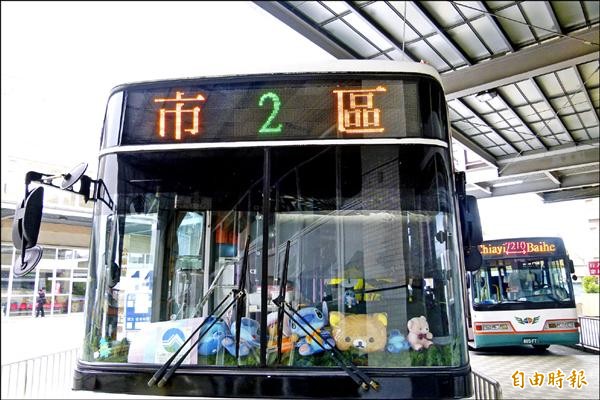 嘉義市區公車因發車時間安排不理想，載客率低，涂市府規劃把六條路線整併為兩條，且另外辦理i Voting徵詢民意。（記者蔡宗勳攝）