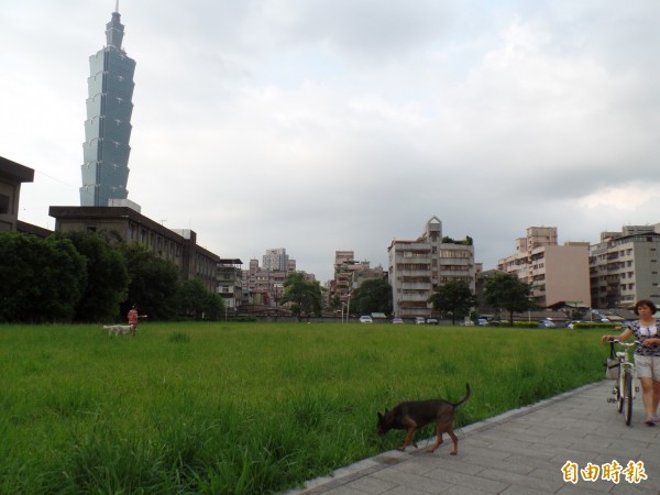 台北市最大軍方空地陸軍保養廠位於信義計畫區南側，台北市政府及教育部都有意爭取規劃。（資料照，記者郭安家攝）