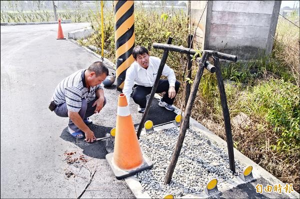 縣府以碎石鋪填替代路面。（記者顏宏駿攝）