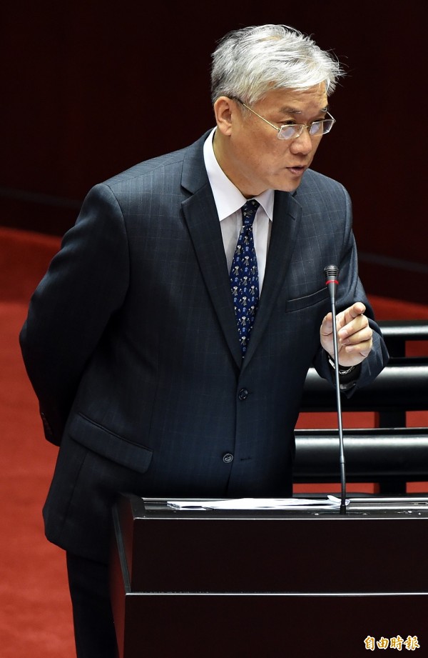 外傳第三次兩岸事務首長會議（金門夏張會）將於下月底於金門舉行，陸委會主委夏立言17日在立法院會答詢時表示絕對不會拖到10月底才見面。（記者朱沛雄攝）