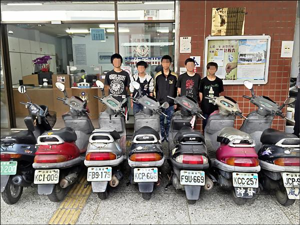 豐原5少年憑一把撿來的機車鑰匙，3天連續偷了7部機車遭逮。（記者李忠憲翻攝）