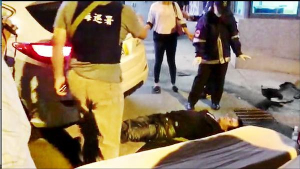 台中警方昨跨區到新竹縣追捕毒品通緝犯，雙方駁火逾40槍，40歲嫌犯洪健修中彈身亡。（記者王駿杰翻攝）