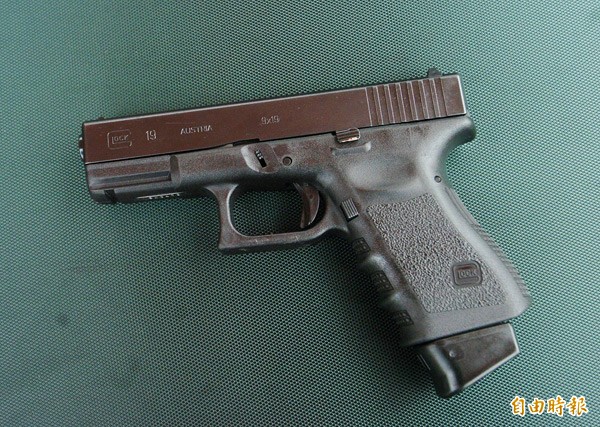 圖為國安局特勤中心展出裝備：GLOCK-19克拉克手槍。（資料照，記者張嘉明攝）