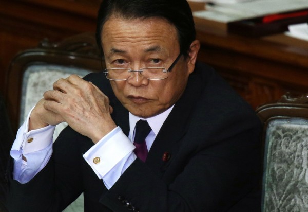 日本副首相兼財務大臣麻生太郎上午宣布，日本政府對於加入亞投行一事採非常謹慎態度。（彭博）