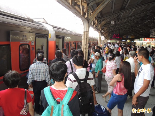 清明連假首日，台鐵列車發生故障。示意圖，與本新聞無關。（資料照，記者王俊忠攝）